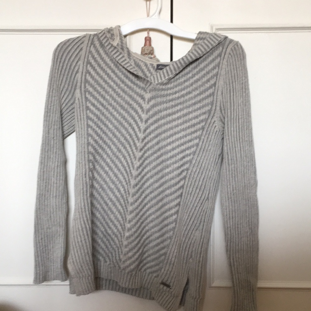 Hooded grey sweater